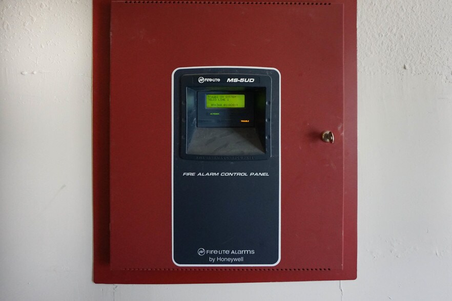 More Photos Of 1126 Old Route 66, Saint Robert Office For Sale