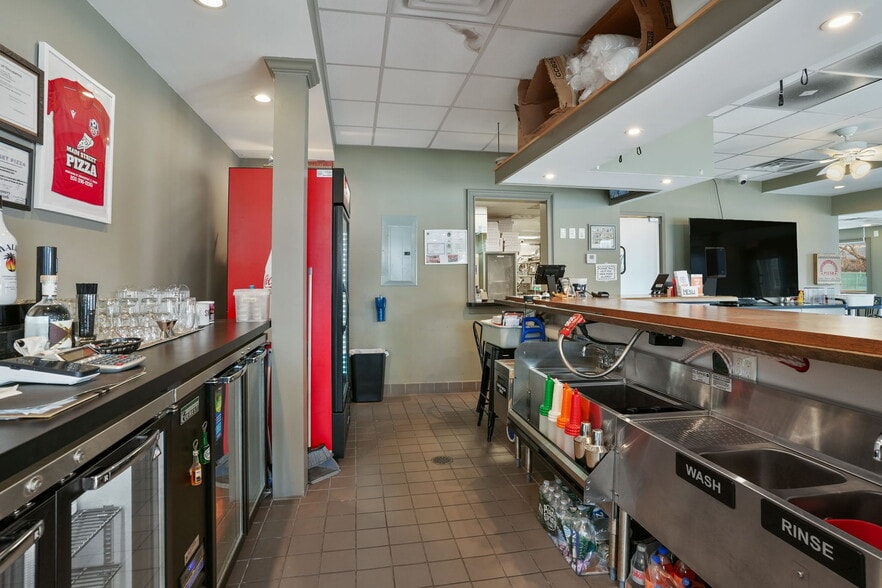 More Photos Of 4050 Main St, Bridgeport General Retail For Sale