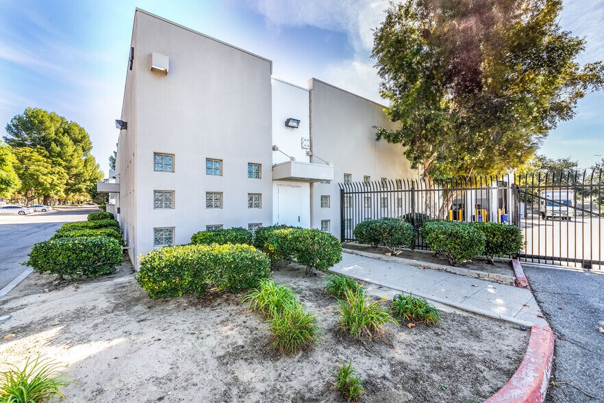 More Photos Of 520 E Easy St, Simi Valley Warehouse For Lease