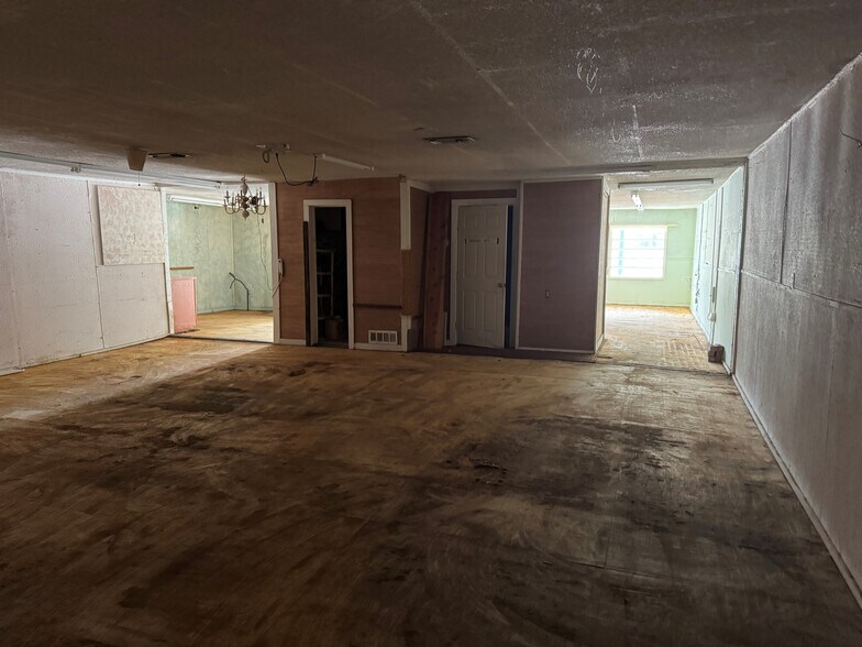 More Photos Of 401 W Belt Line Rd, Cedar Hill Freestanding For Sale