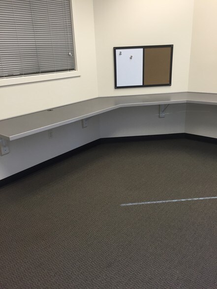 More Photos Of 8520-8524 Steilacoom Blvd SW, Lakewood Unknown For Lease