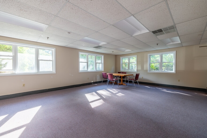More Photos Of 1538 Turnpike St, North Andover Medical For Sale