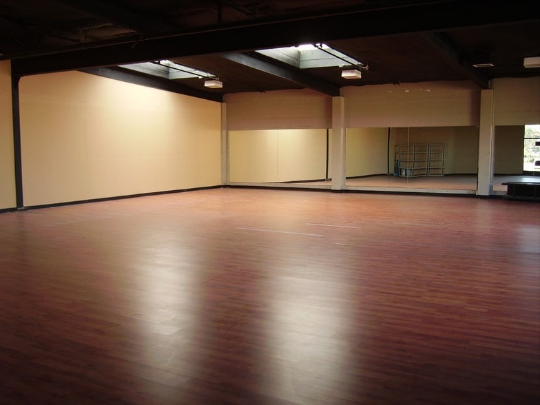 More Photos Of 333 Abbott St, Salinas Flex For Lease