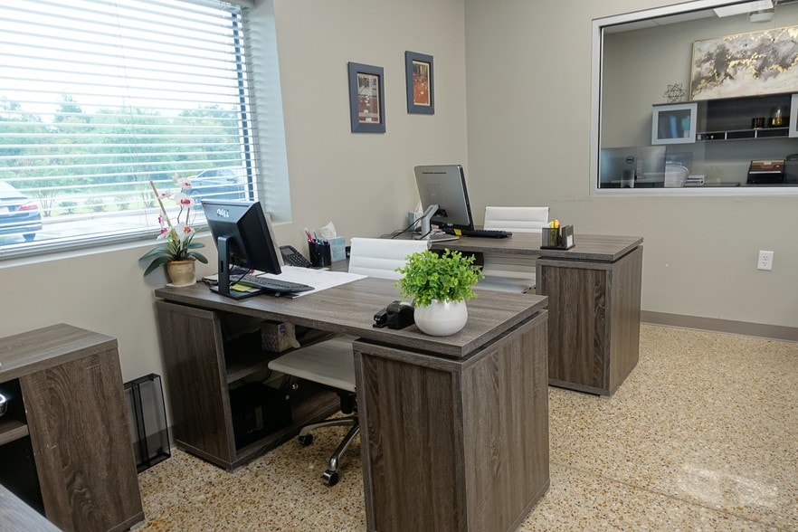 More Photos Of 1430 N Harvey Mitchell Pkwy, Bryan Office For Lease