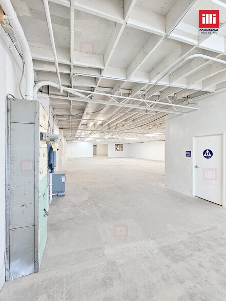 More Photos Of 14737 Arminta St, Panorama City Manufacturing For Lease