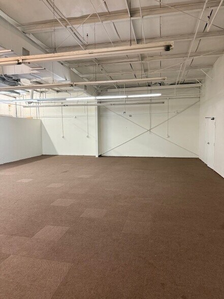 More Photos Of 1649 N Gessner Dr, Houston Storefront For Lease