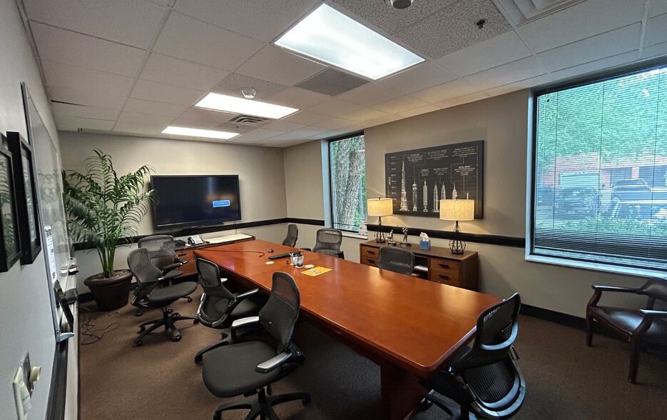 More Photos Of 4000 Miller Ct W, Norcross Flex For Sale