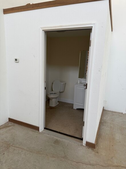 More Photos Of 152 Cranberry Hwy, Bourne Flex For Lease