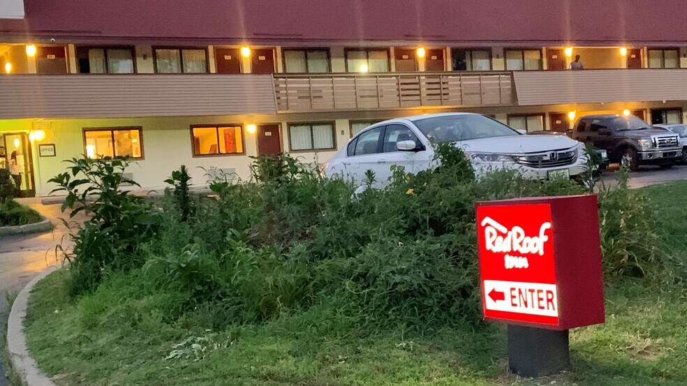 More Photos Of 3470 Hollenberg Dr, Bridgeton Hotel For Sale