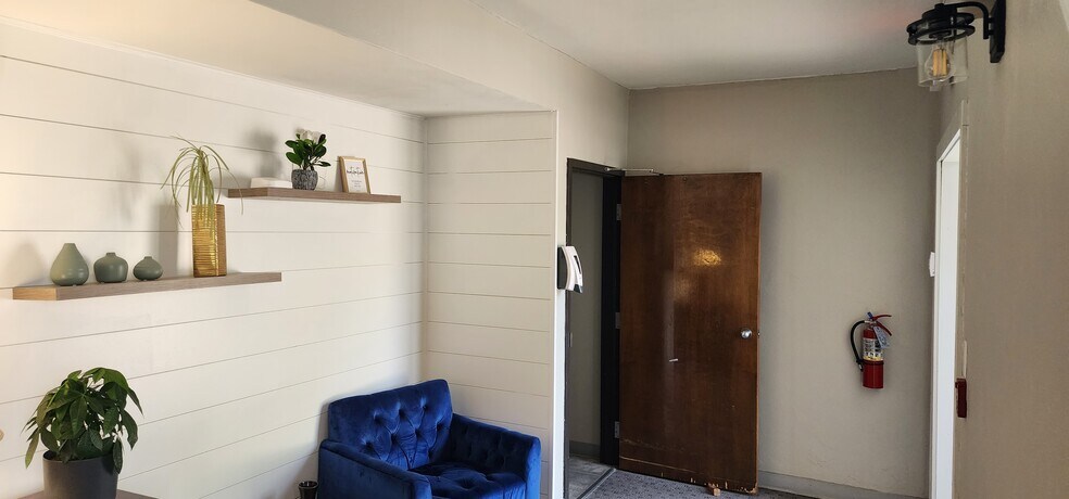 More Photos Of 2144 S Macarthur Blvd, Springfield Office For Lease