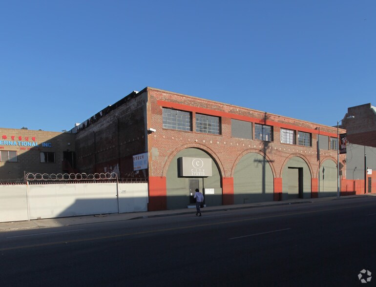 More Photos Of 1711 N Spring St, Los Angeles Warehouse For Lease