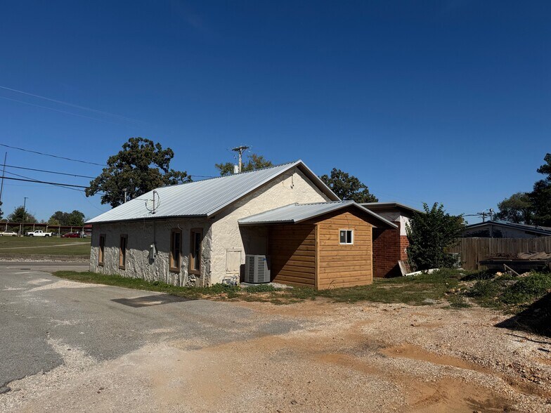 More Photos Of 203-235 E Pickens Rd, Pea Ridge Freestanding For Sale