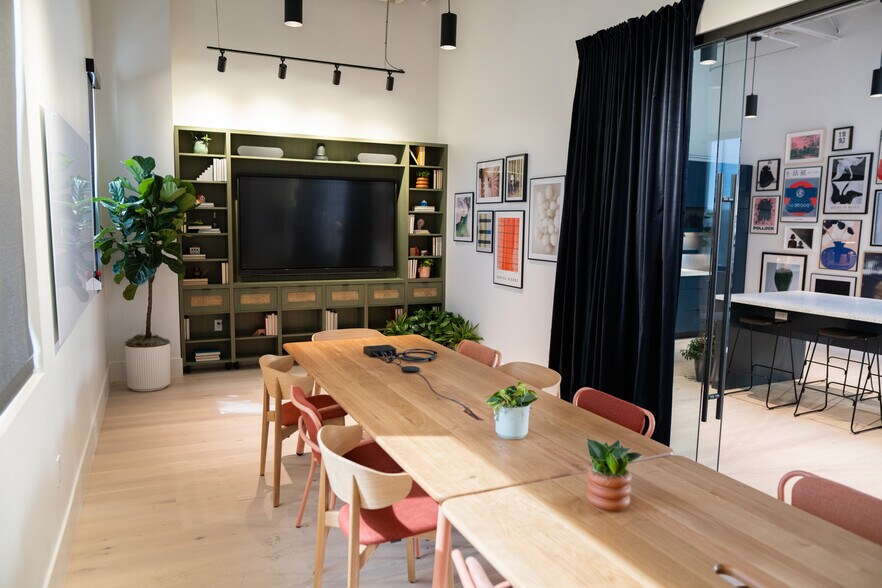 More Photos Of 1801 E Camelback Rd, Phoenix General Retail For Lease