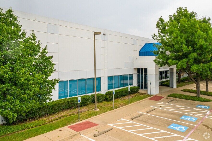 More Photos Of 10155 E Technology Blvd, Dallas Warehouse For Lease