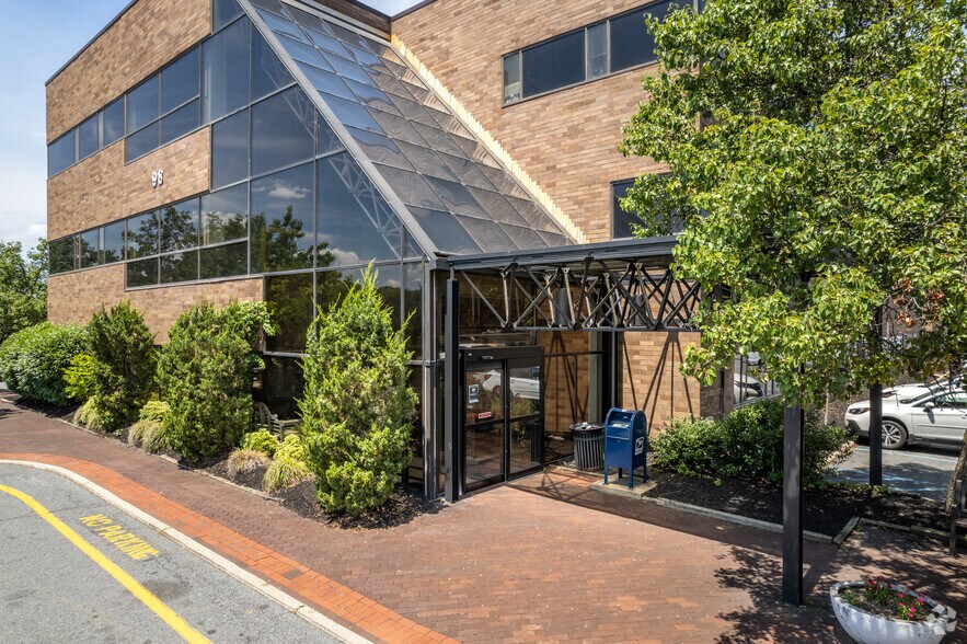 More Photos Of 98 James St, Edison Medical For Lease