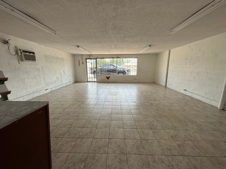 More Photos Of 113 W Main St, Duncan Storefront For Sale