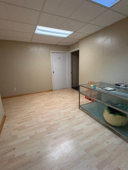 More Photos Of 25140 Lahser Rd, Southfield Office For Sale