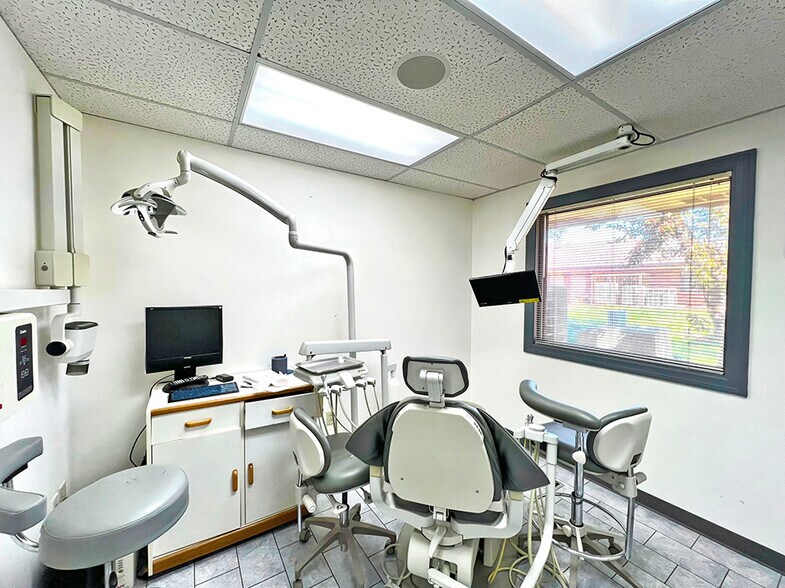 More Photos Of 2900 Frank Scott Pky, Belleville Medical For Sale