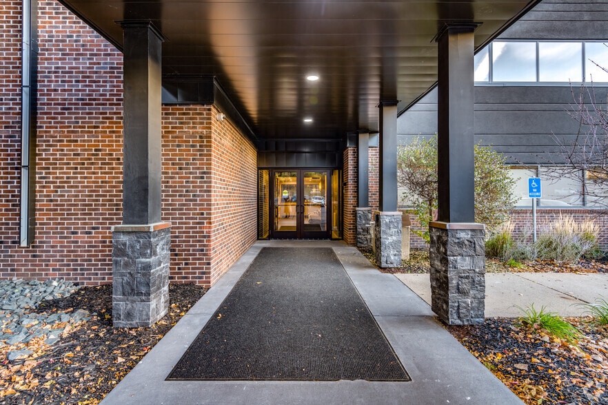 More Photos Of 14525 Hwy 7, Minnetonka Medical For Lease