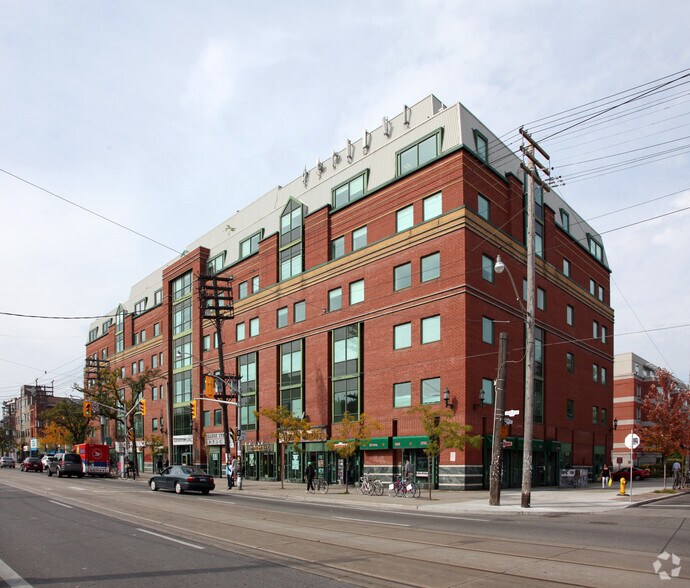 Primary Photo Of 340 College St, Toronto Medical For Lease