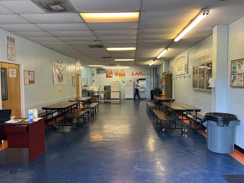 More Photos Of 1420 Mason Ave, Daytona Beach Daycare Center For Sale