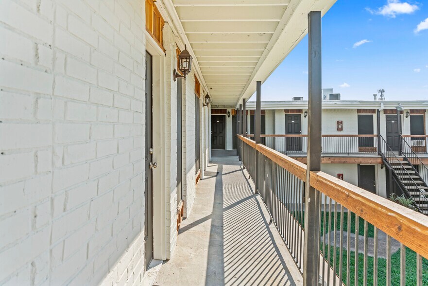 More Photos Of 101 S Allen Genoa Rd, South Houston Apartments For Sale