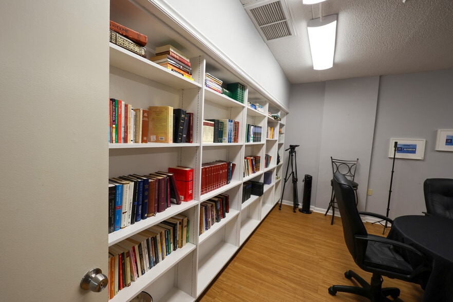 More Photos Of 3005 S Tuttle Ave, Sarasota Religious Facility For Sale