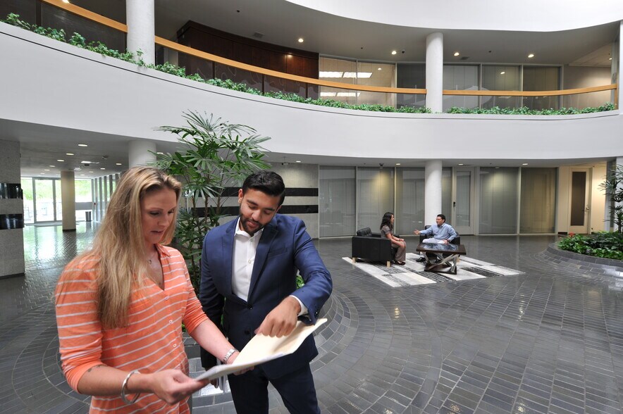 More Photos Of 15425 N I-45, Houston Office For Sale