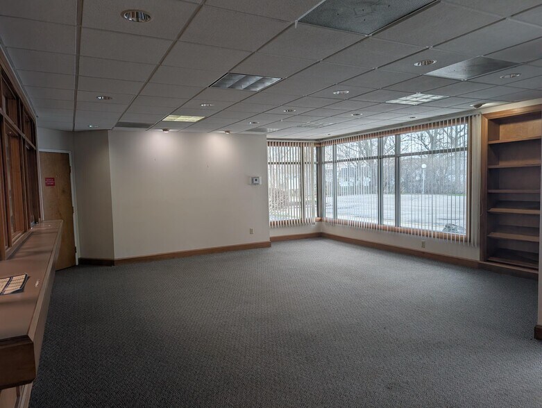 More Photos Of 950 Salem St, Brookville Medical For Lease