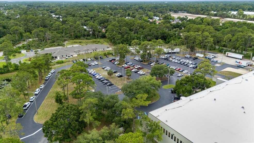 More Photos Of 3100 S Ridgewood Ave, South Daytona Distribution For Lease