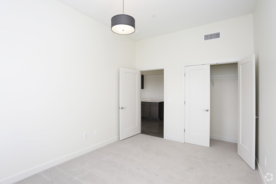 More Photos Of 1059 Wealthy St SE, Grand Rapids Apartments For Lease