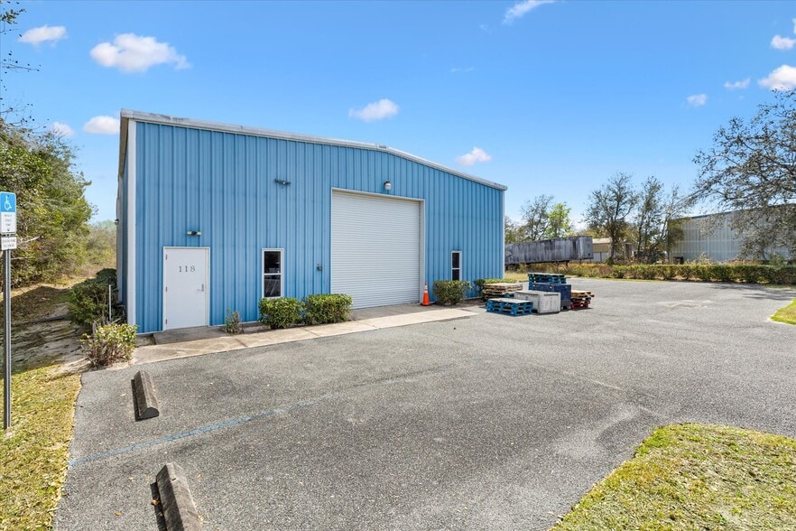 More Photos Of 118 Weber Ave, Leesburg Industrial For Sale