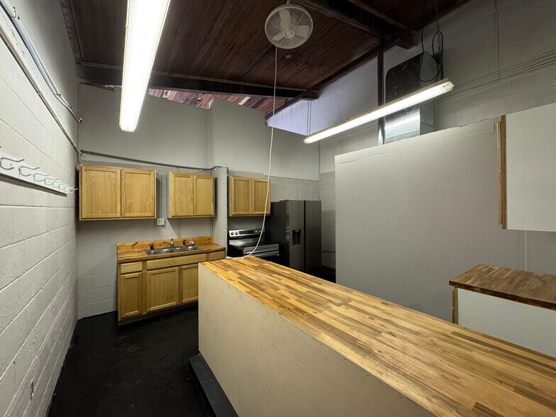 More Photos Of 115 Pioneer Way, Scottdale Warehouse For Sale