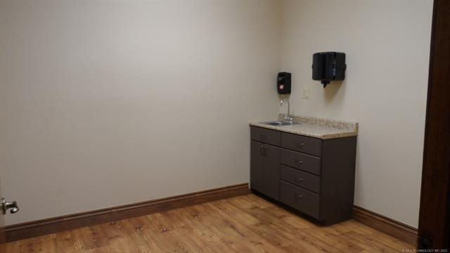 More Photos Of 1650 S Main St, Mcalester Freestanding For Sale