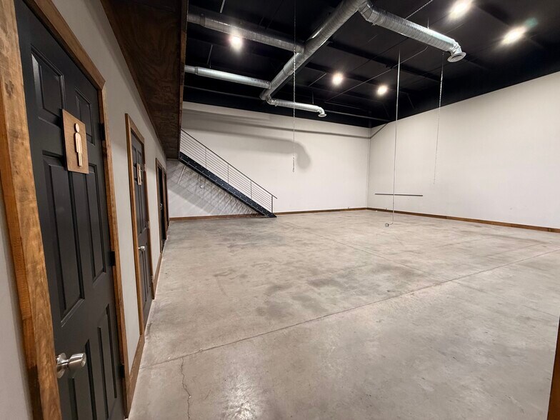 More Photos Of 311 E Saint Elmo Rd, Austin Office For Sale