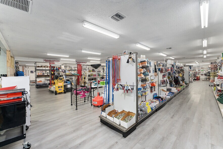More Photos Of 17313 NE US Highway 301, Waldo Freestanding For Sale