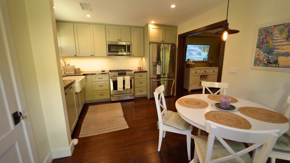 More Photos Of 17066 Palmdale Ln, Huntington Beach Contractor Storage Yard For Sale