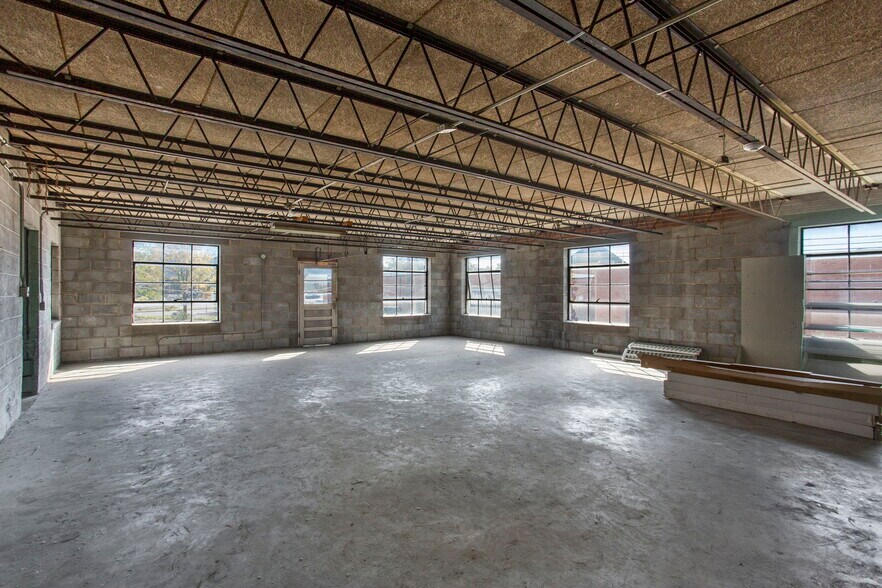 More Photos Of 530 N Main St, Harrisonburg Auto Repair For Sale