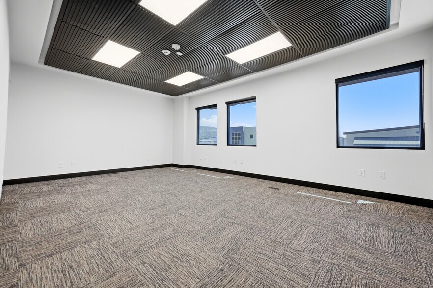 More Photos Of 1630 W 2225 S, Woods Cross Airplane Hangar For Lease