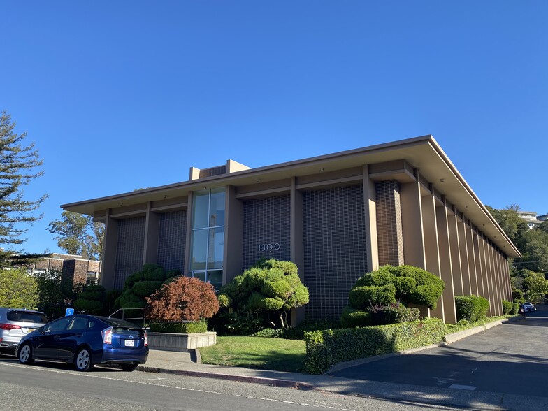 Primary Photo Of 1300 S Eliseo Dr, Greenbrae Medical For Lease