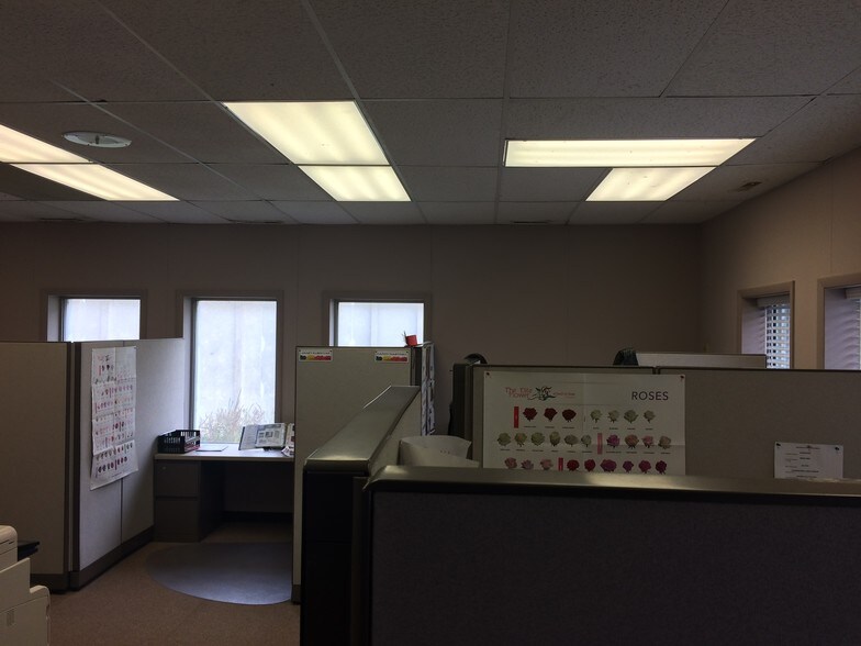 More Photos Of 4629 Crossroads Park Dr, Liverpool Light Distribution For Lease