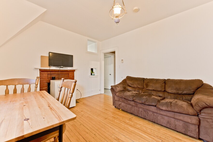 More Photos Of 127 Rue Queen, Sherbrooke Office Residential For Sale