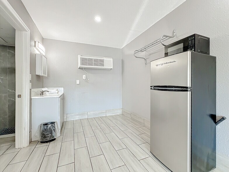 More Photos Of 307 E Vine St, Kissimmee Hotel For Sale