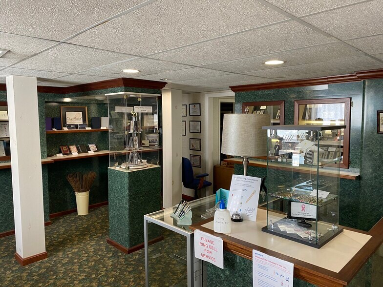 More Photos Of 1 S Main St, Coventry Manufacturing For Lease