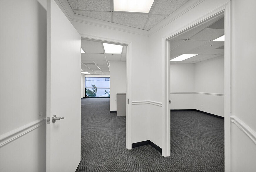 More Photos Of 2691 E Oakland Park Blvd, Fort Lauderdale Office Residential For Lease