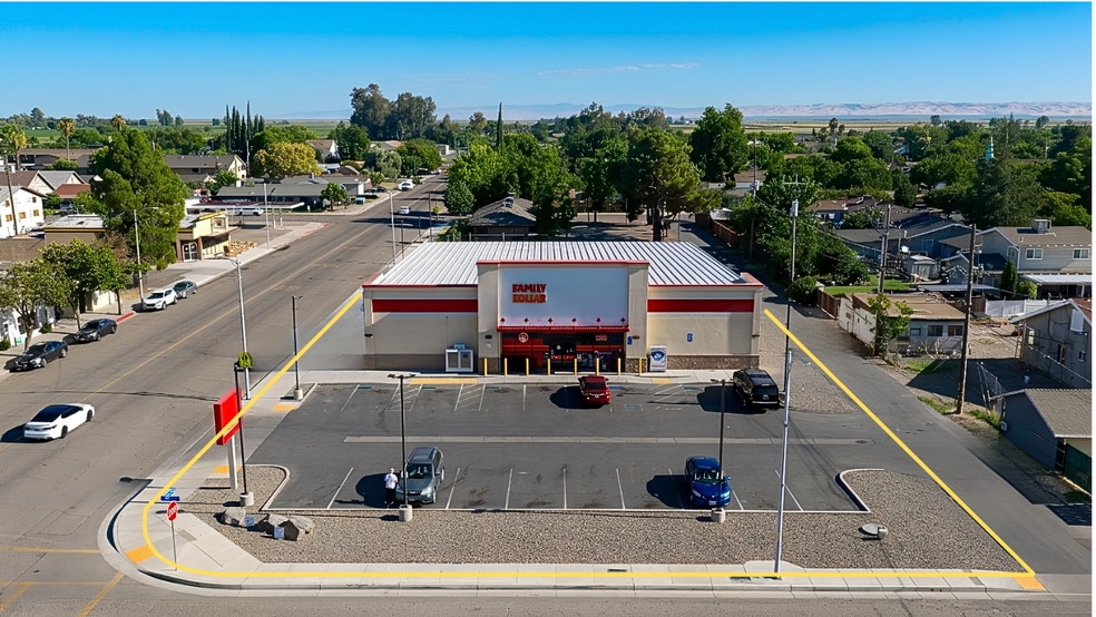 Primary Photo Of 1919 Almond St, Dos Palos Freestanding For Sale