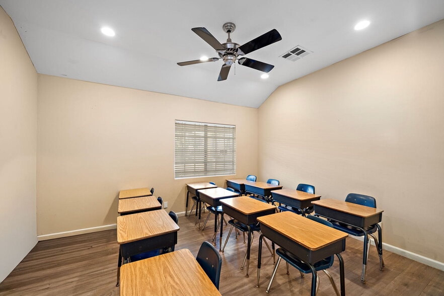 More Photos Of 23201 Orange Ave, Lake Forest Flex For Sale