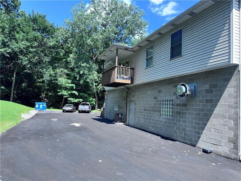 More Photos Of 4399 Leechburg Rd, New Kensington General Retail For Sale