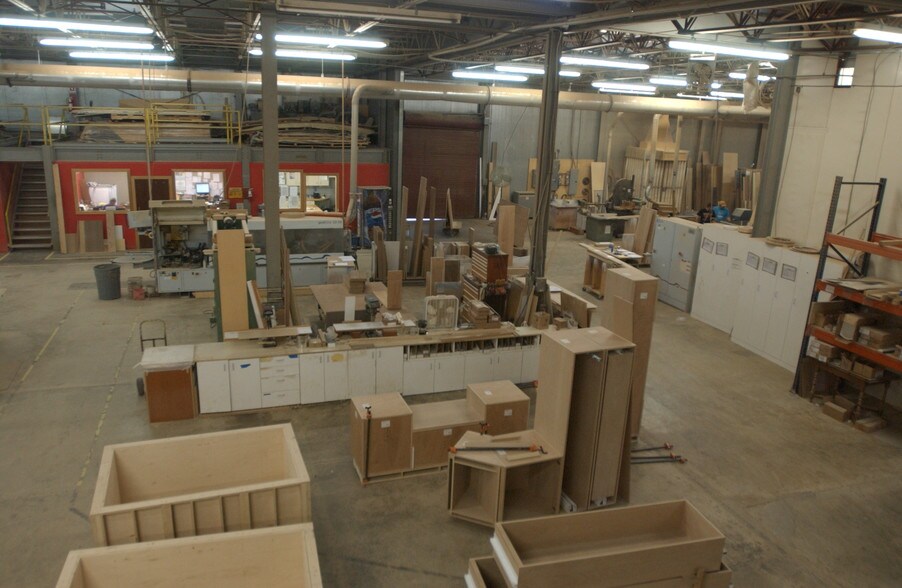 More Photos Of 20 N Front St, Bally Distribution For Sale