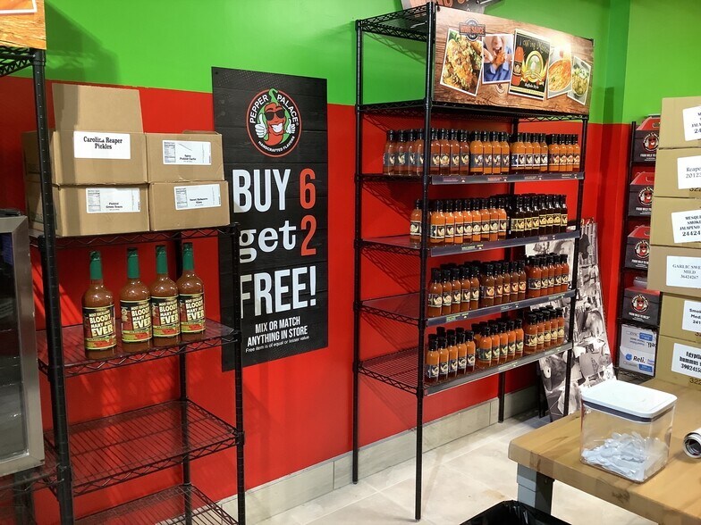 More Photos Of 19-23 N Blvd Of Presidents, Sarasota Storefront For Lease